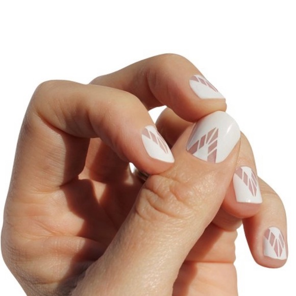 NWT So Gloss Nail Wraps Heat Activated White Boho 24 Count - Picture 1 of 3